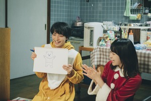 高杉真宙“トナカイ”＆伊藤万理華“サンタ”が絵本の読み聞かせ『架空の犬と嘘をつく猫』本編映像 画像