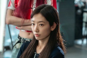 冷徹エリートから新米社員へ。パク・シネのギャップ演技が炸裂『Missホンは潜入調査中』に反響 画像