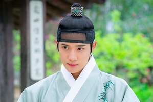 “ほぼ1人2役”もお見事！ムン・サンミンが『愛する盗賊様よ』で魅せた“別人級”の存在感 画像