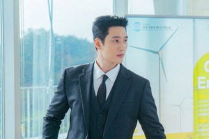 アン・ボヒョンの正体に騒然…“ギャップ全開”のスーツ姿に胸キュン！『スプリング・フィーバー』 画像