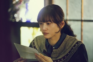 綾瀬はるか＆妻夫木聡ら実力派俳優陣のエモーショナルな瞬間を切り取る『人はなぜラブレターを書くのか』場面写真 画像