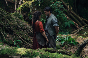 「野性的で反抗的、パンクな印象」A24御用達デザイナーが語るジェシー・バックリーを彩る真紅ドレスの秘密『ハムネット』 画像