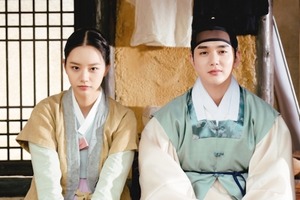 『花が咲けば、月を想い』の“お似合いすぎる”ツーショット公開。放送が待ち遠しい！【PHOTO】 画像