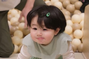 シム・ヒョンタクの愛息ハルくん、巨大すべり台登りに大奮闘！“驚きの成長ぶり” 画像