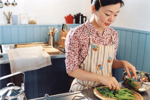 小林聡美＆片桐はいり＆もたいまさこ、フィンランドの街で「いらっしゃい」『かもめ食堂』予告編 画像