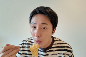 『太陽を抱く月』チョン・イル、日本で一人暮らし中！手際が良すぎる「料理男子」っぷり炸裂【PHOTO】 画像