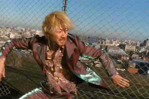 浅野忠信“垣原”ら、個性的キャラクターが次々登場　伝説のバイオレンス・アクション『殺し屋１ 4K』本予告 画像