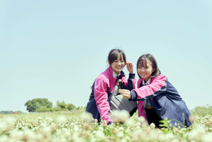 中島瑠菜“ゆかり”と大島美優“みみ”、正反対の雑草研究部員『ザッケン！』主要キャラ紹介映像 画像