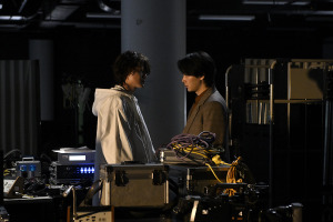 中村倫也と神木隆之介が対峙！ 映画『君のクイズ』、物語の核心に迫る緊迫の場面写真20点解禁 画像