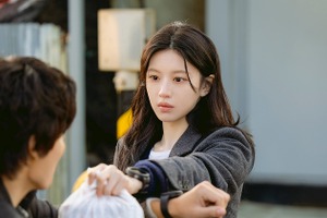 『恋の通訳～』とは真逆の雰囲気…女優コ・ユンジョン、Netflix新作で魅せた圧倒的な存在感！ 画像