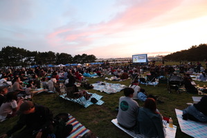 葛西臨海公園にて“屋外シネマフェス”が5月16日開催、上映作品はイルミネーションが贈る『FLY！／フライ！』 画像