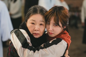 「国民の母」から「心強いおばあちゃん」へ。大御所女優キム・ヘスクと、4人の輝く“孫娘たち” 画像