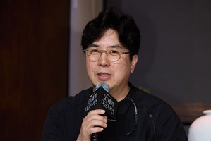 『21世紀の大君夫人』監督、インタビュー中に“涙ながらの謝罪”「すべて私の責任。無知だった…」 画像