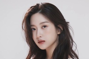 『女神降臨』女優ムン・ガヨン、映画『ソウルメイト』監督が手掛ける新作映画の主演オファーを受ける 画像