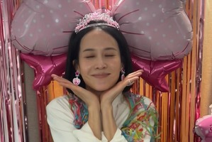 『パラサイト』女優チョ・ヨジョン、可愛すぎる45歳！ティアラ姿の“お姫様ビジュアル”で魅了【PHOTO】 画像