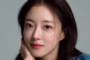 『赤い袖先』女優イ・セヨンが笑顔で食事を手渡し…無料給食所での“心温まる善行”が話題！ 画像