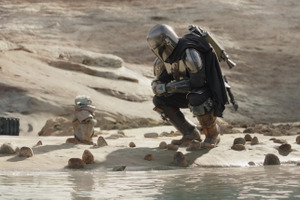 話題沸騰、グローグーを溺愛するマンダロリアンのパパっぷりをふり返り『スター・ウォーズ／マンダロリアン・アンド・グローグー』 画像