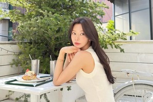 女優イ・ジュビン、花咲くテラスで美しさ全開！爽やかなカフェタイムに反響【PHOTO】 画像