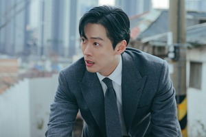 ナムグン・ミンが“4段階の感情変化”で魅せる！Disney+配信予定新作、一触即発の場面写真を解禁【PHOTO】 画像