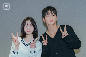 「信じて見るソ・イングク」2話のキスシーンからロマコメ巧者ぶりを発揮「残念ながら明日も出勤です！」メイキング 画像