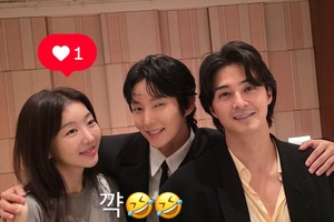 ムン・チェウォンの結婚式で再会？『悪の花』主演キャストの仲良しショットに反響【PHOTO】 画像