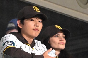 ソン・ジュンギ＆ケイティ夫妻、公の場に登場も…度を越えた“離婚”フェイクニュースが蔓延 画像
