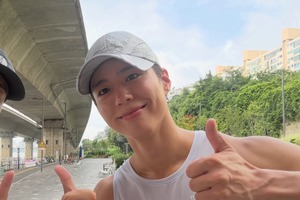 早朝から10km完走…！パク・ボゴムの変わらぬ“健康的な近況”にほっこり【PHOTO】 画像