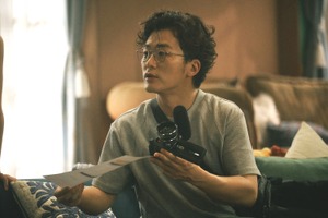 橋本環奈×チェ・ジョンヒョプ「バカンスの法則」に映画監督・松居大悟が出演　勝地涼“紺太”に密着する有名番組ディレクター役 画像