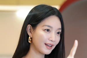 “リアル女神”女優シン・ミナの神々しい美貌に脱帽…「さらに美貌が覚醒中」【写真】 画像