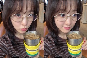 「コーヒーも喜んでる!?」女優パク・ボヨンのラブリーな魅力全開のカフェイン補給ショット【写真】 画像