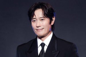 イ・ビョンホン、韓流エキスポで外交部長官賞を受賞！「AI時代でも最も興味深いのは人間」 画像