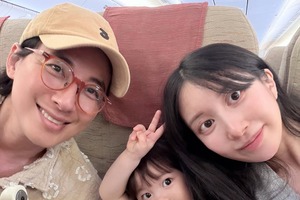推しだった韓国スターと結婚した彩音さん、北海道マタニティ旅行から無事帰還！長女の成長に喜びも【写真】 画像