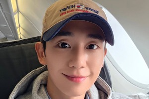 「本当にアラフォー!?」チョン・ヘイン、“少年美”あふれるキャップ姿にファン悶絶【写真】 画像
