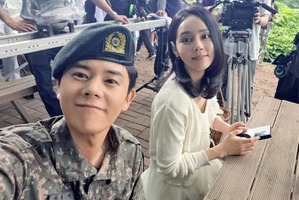 『高麗契丹戦争』俳優キム・ドンジュン、“そっくりな姉”ハン・ガインとの「姉弟ショット」公開【写真】 画像
