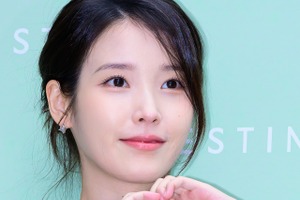IU、本日“デビュー18周年”！国民的歌姫がファンと紡いだ「音楽の魔法」 画像