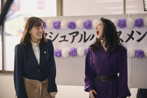 綾瀬はるから真剣な法廷シーンから弾ける笑顔まで『ファーストボイス』メイキングカット到着 画像