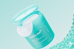 拭き取るだけの1ステップで、テカリ・汚れをすっきりオフ！「medicube （メディキューブ）」から「アゼライン酸セバムバランシングパッド」新発売！ 画像
