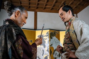 昨年に続き絵師役出演の片岡鶴太郎に「演じるときの魂が違う」の声、間宮祥太朗にも「生き生きしてました」の反応…「豊臣兄弟！」38話 画像
