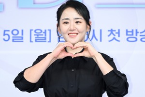13歳で芸能界デビューした女優ムン・グニョン、道を踏み外さなかったのは「祖母のおかげ」 画像