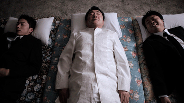 お墓に泊まろう！