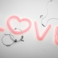 “LOVE”いっぱいの新作バレンタインジュエリーが登場！・画像