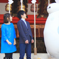 ベイマックスが“アカデミー賞”祈願！　新宿・花園神社参拝でペコリ・画像