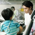 菅田将暉の“歯科医”姿も！ 『キセキ』場面写真が公開・画像