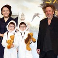 来日中のティム・バートン、“奇妙な”双子姉妹に興味津々？・画像