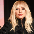 レディー・ガガ、交際中のエージェントと婚約か？・画像