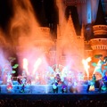 【ディズニー】シンデレラ城前が水と炎で大盛り上がり！「ドナルドのホット・ジャングル・サマー」スタート！・画像