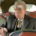 名優ティモシー・スポール、英国縦断のバスの旅へ『君を想い、バスに乗る』予告編・画像