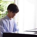 中島裕翔がピアノ初挑戦、吉川愛“生徒”との純愛始まる…「純愛ディソナンス」シーン写真・画像