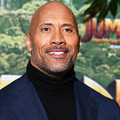 ドウェイン・ジョンソン、娘たちによるメイクとチュチュで威厳なしの“ドワンタクロース”に変身・画像