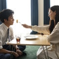 重岡大毅“舜”、目覚めると新木優子“花”が目の前に…「単身花日」第4話・画像
